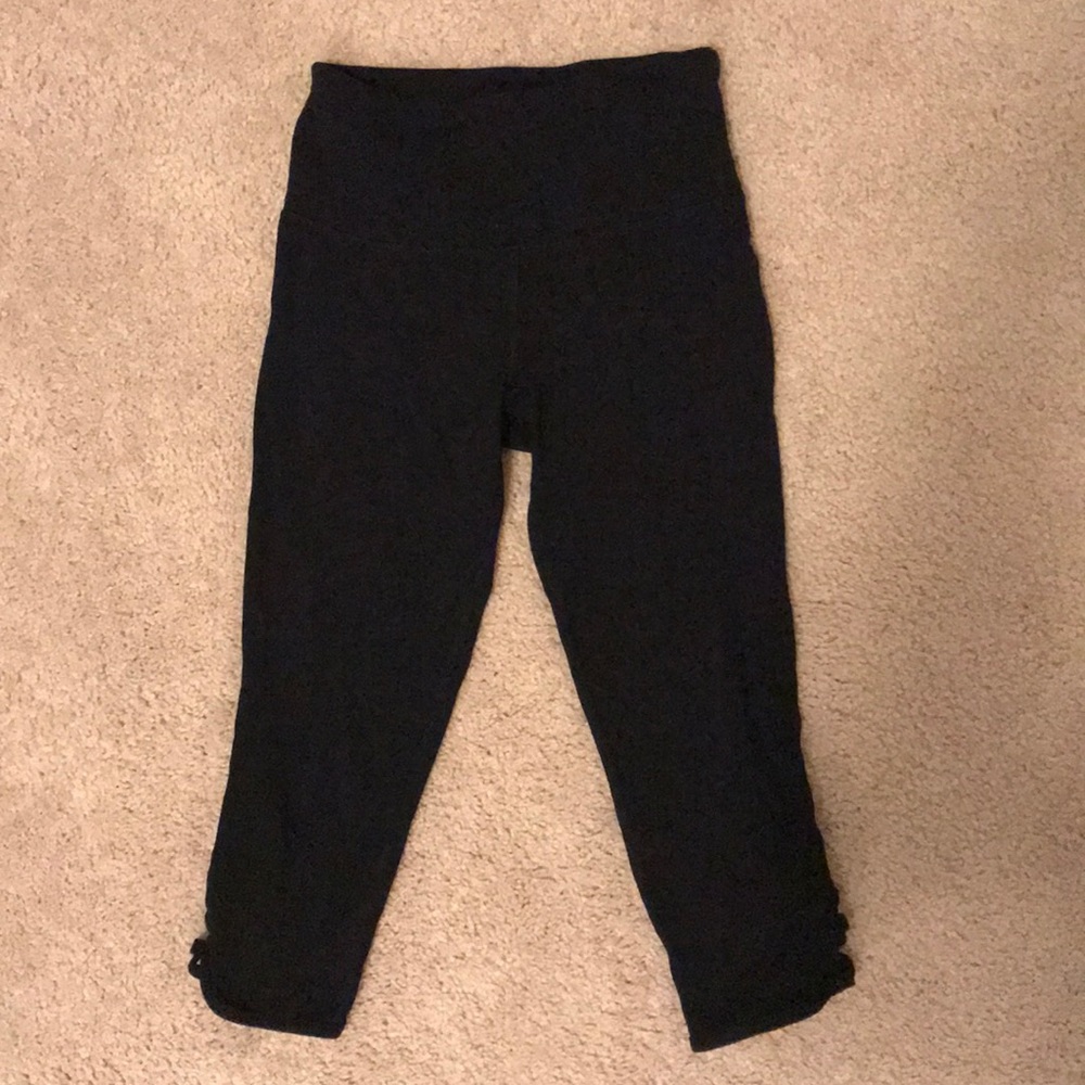 Forever21 Cropped Leggings w cutouts Size XS